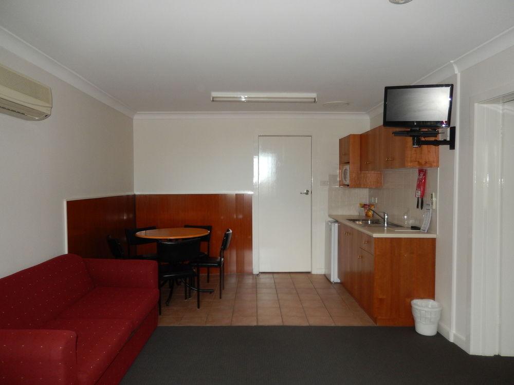 Pioneer Way Motel