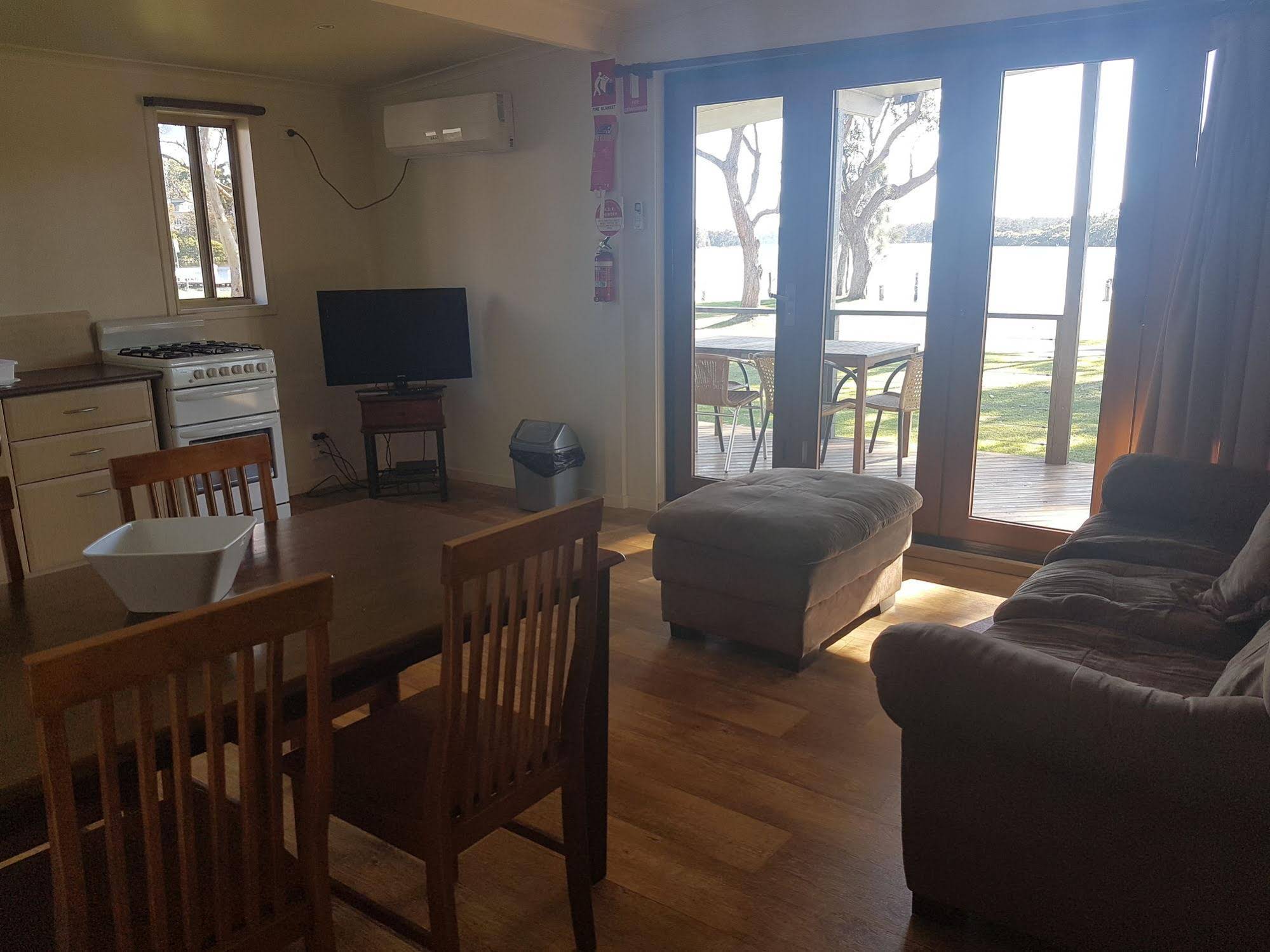 Bentley Waterfront Motel & Cottages