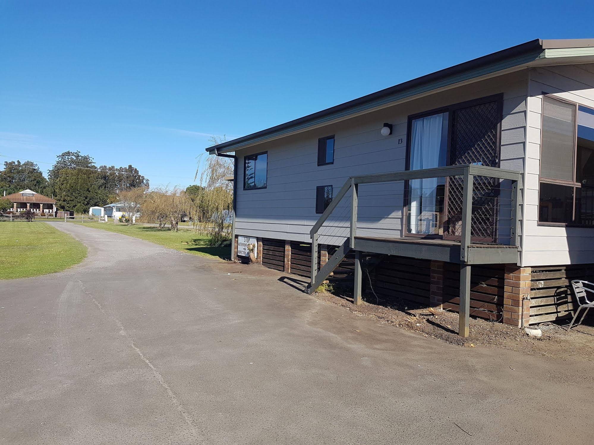 Bentley Waterfront Motel & Cottages