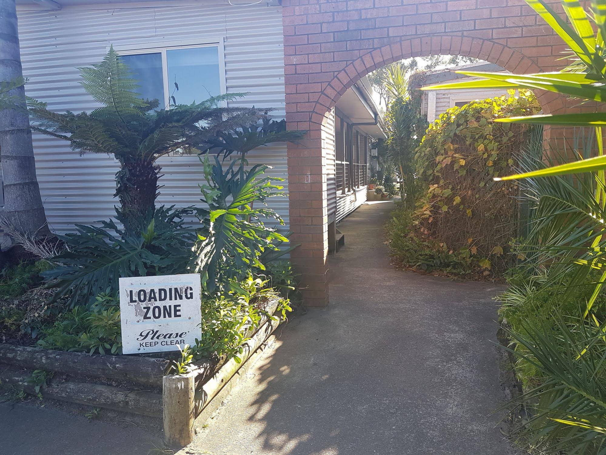 Bentley Waterfront Motel & Cottages