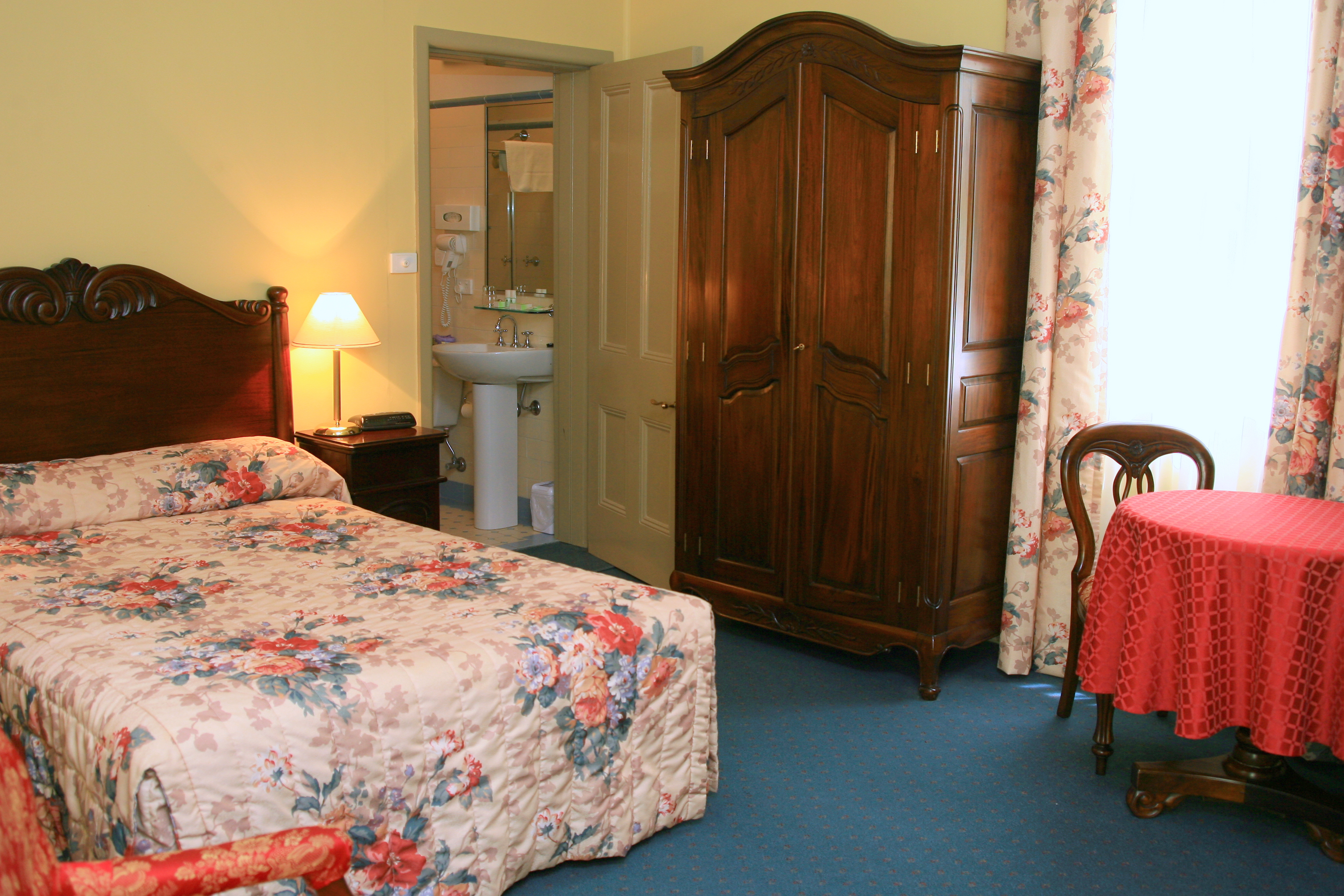 Avonmore On The Park Boutique