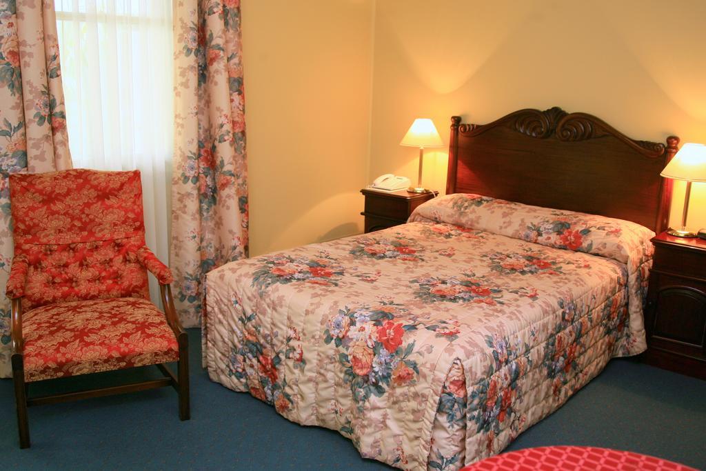 Avonmore On The Park Boutique