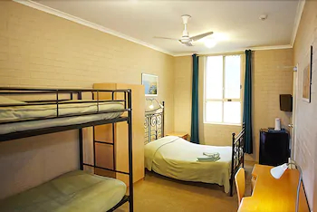 Summer House Backpackers Newtown