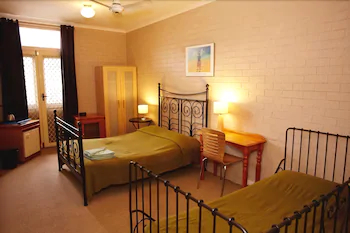 Summer House Backpackers Newtown