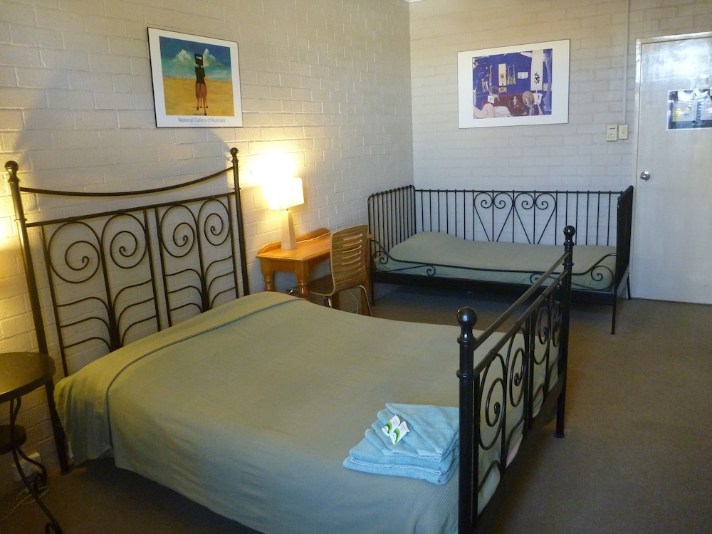 Summer House Backpackers Newtown