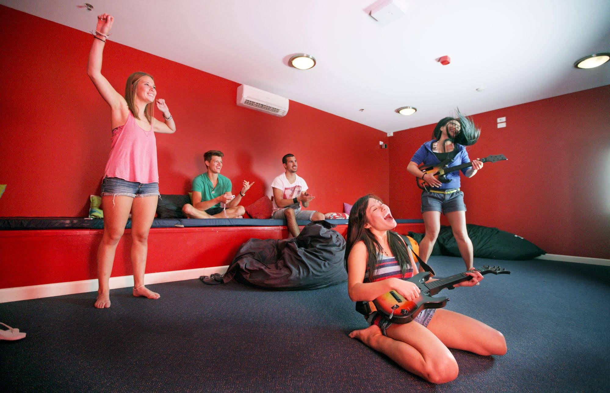 Bondi Beachouse YHA Hostel