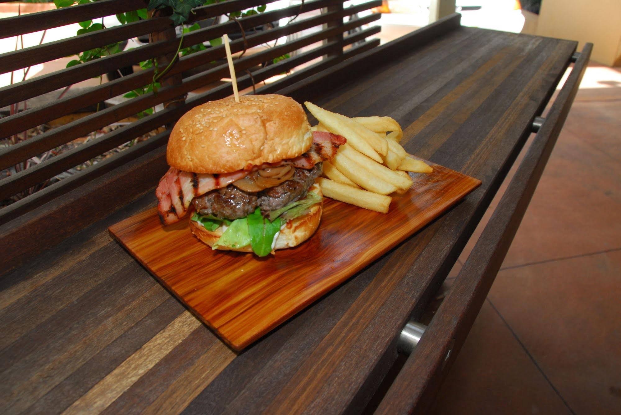 Captain Cook Hotel Botany
