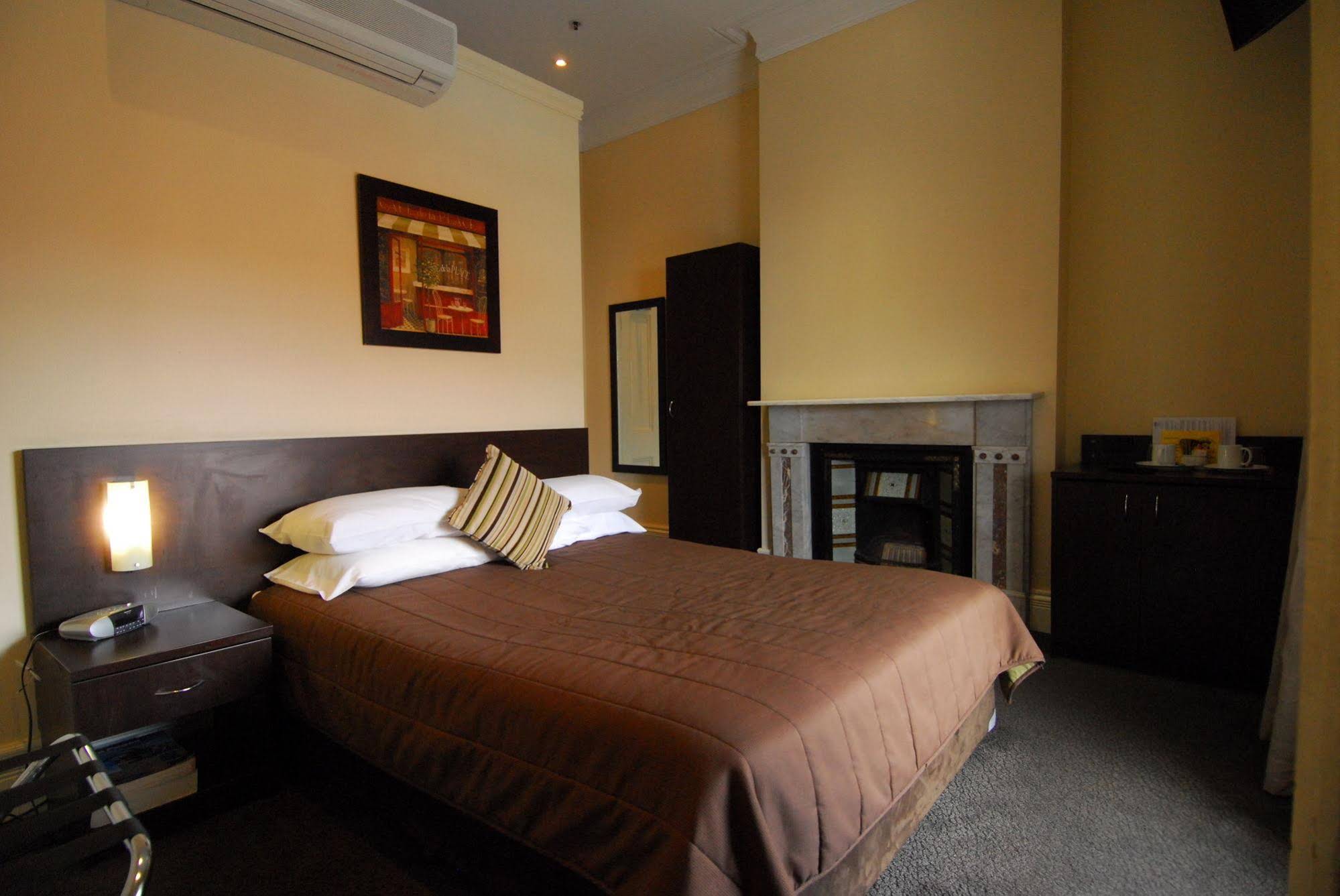 Captain Cook Hotel Botany