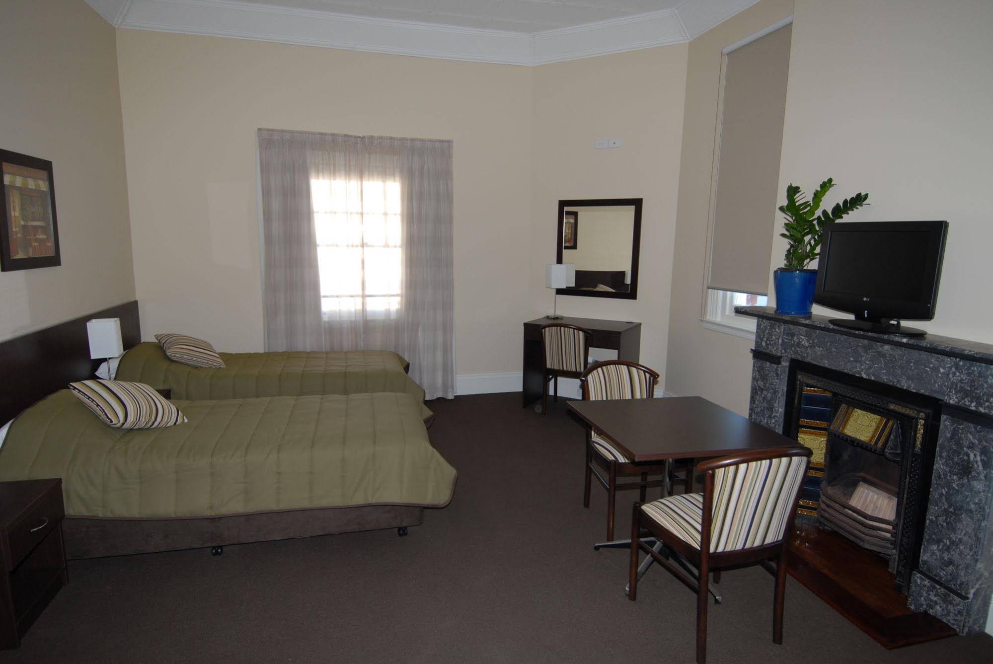 Captain Cook Hotel Botany