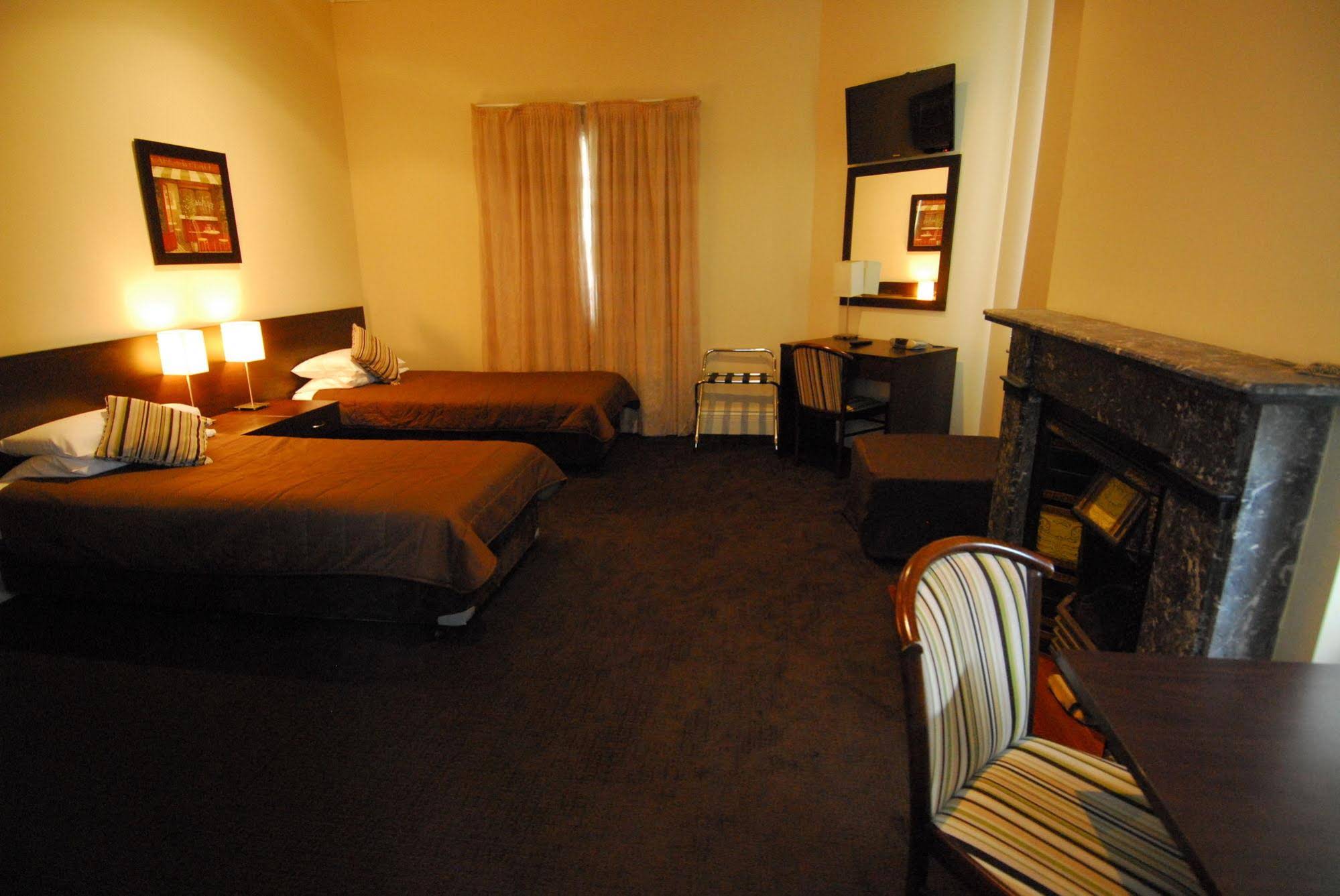 Captain Cook Hotel Botany