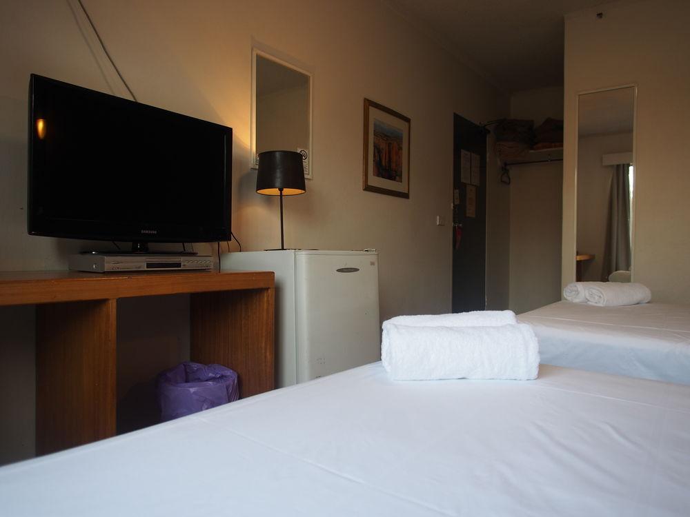 City Crown Motel