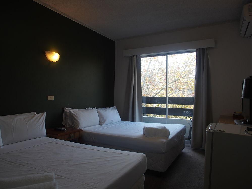 City Crown Motel