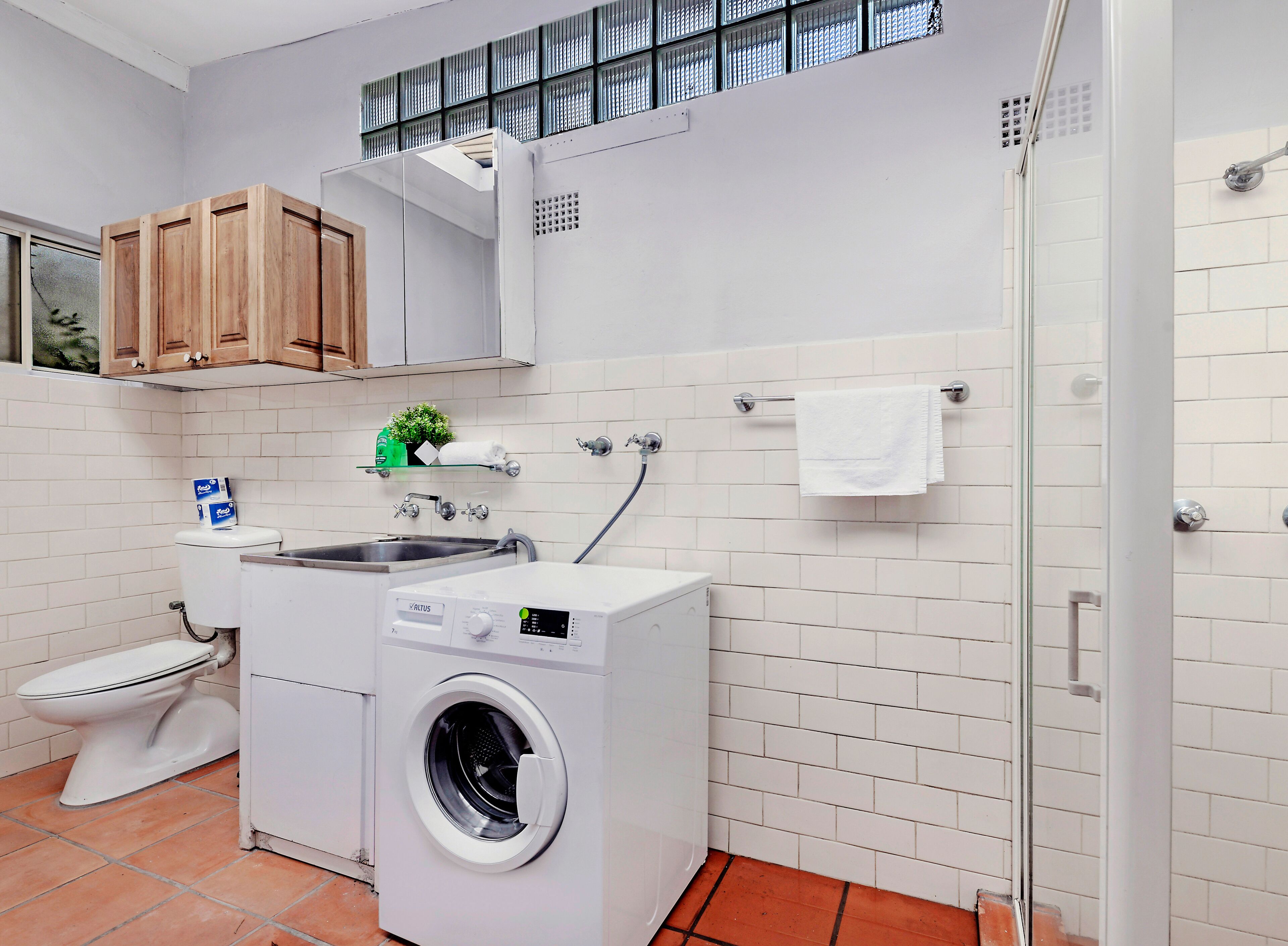 Kozyguru Campsie Oldie But Goodie Look 4 Bed House Nca011