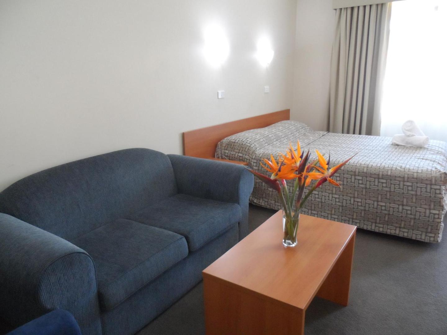 Liberty Plains Motor Inn