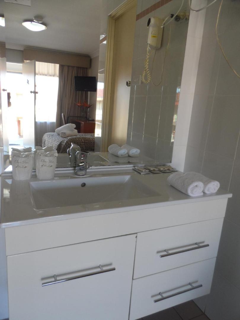 Liberty Plains Motor Inn