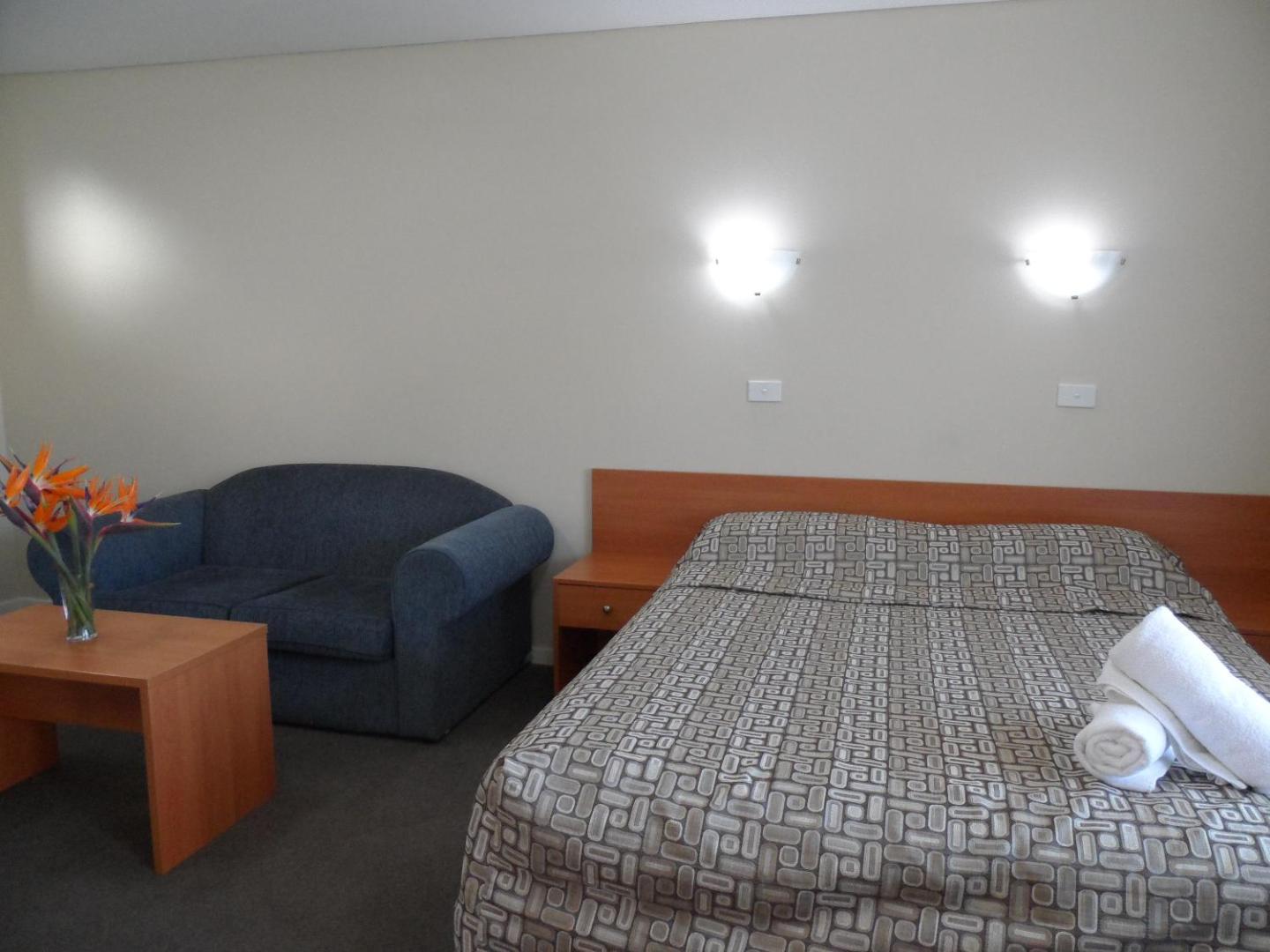 Liberty Plains Motor Inn