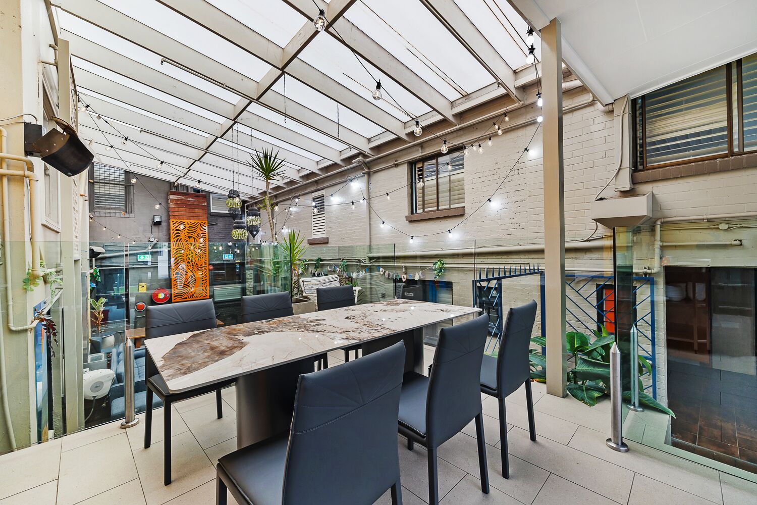 London Plane Backpackers Hostel