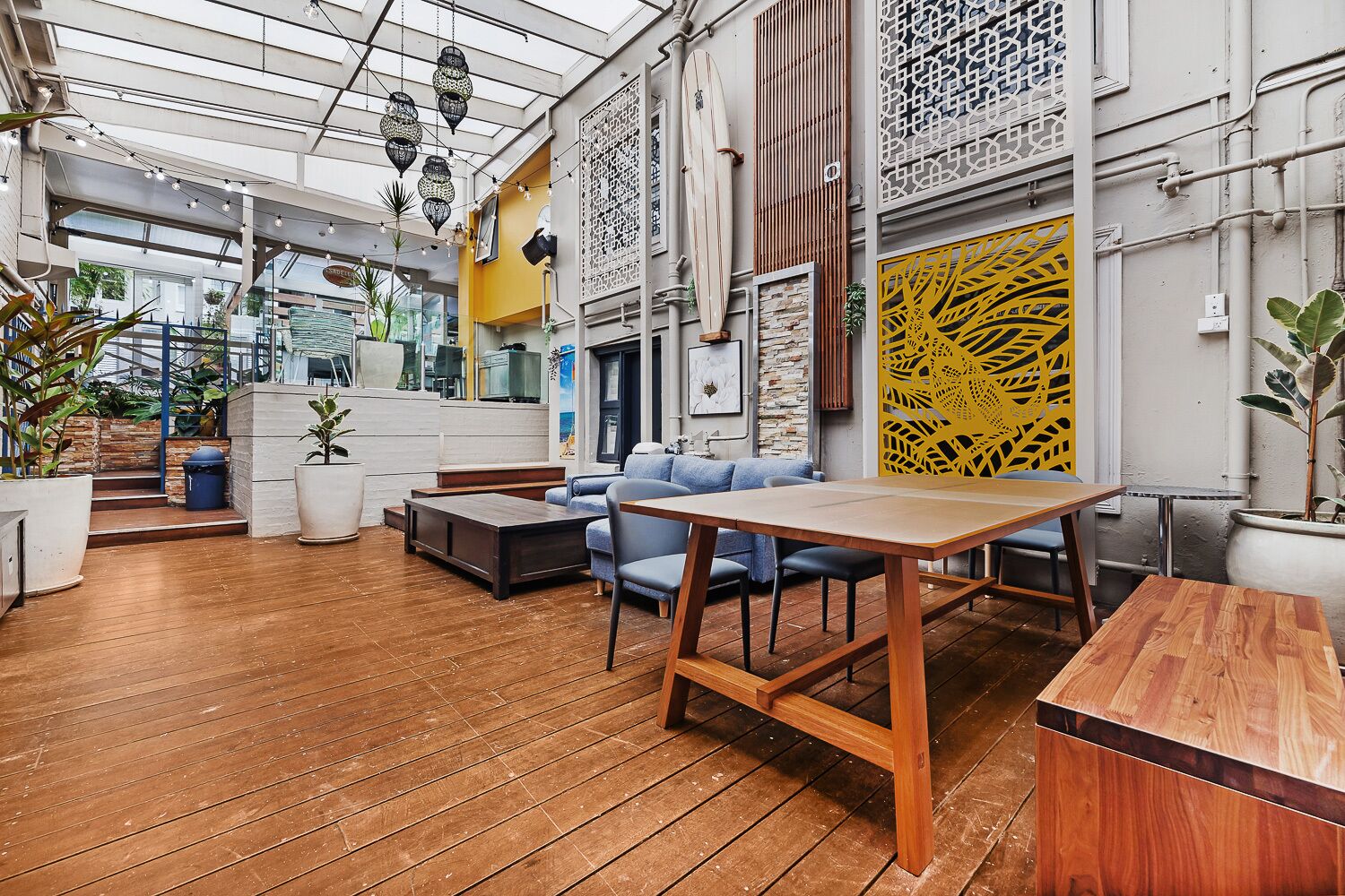 London Plane Backpackers Hostel