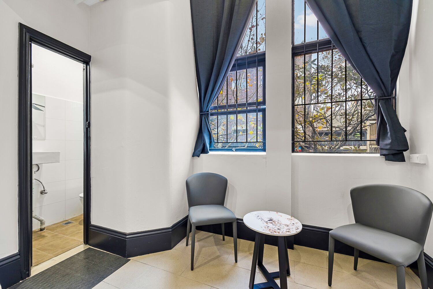 London Plane Backpackers Hostel