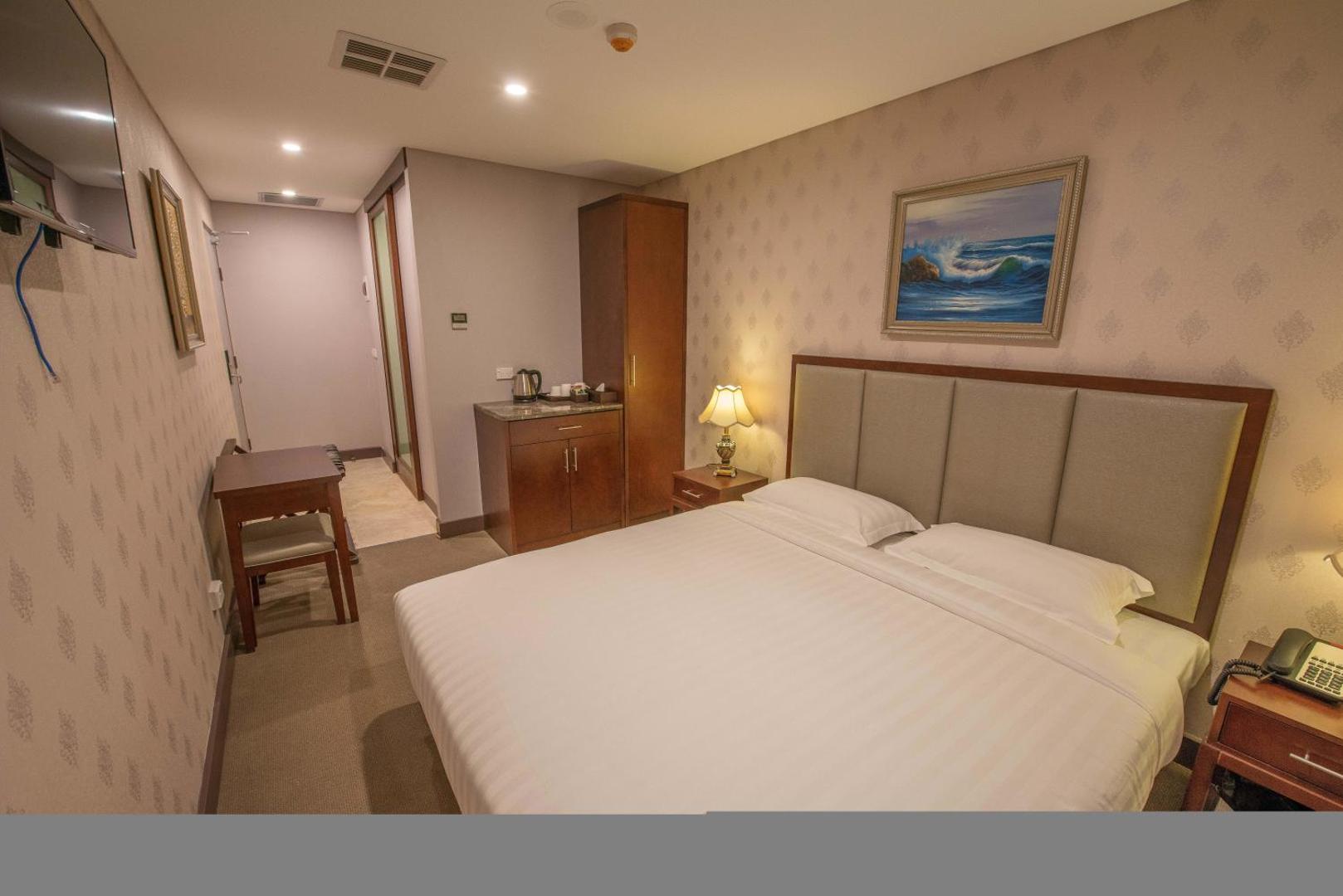 Megaboom City Hotel