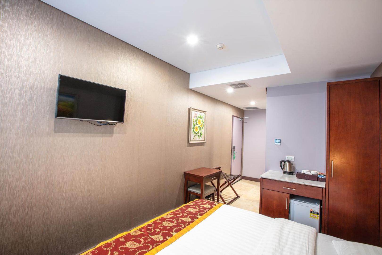 Megaboom City Hotel