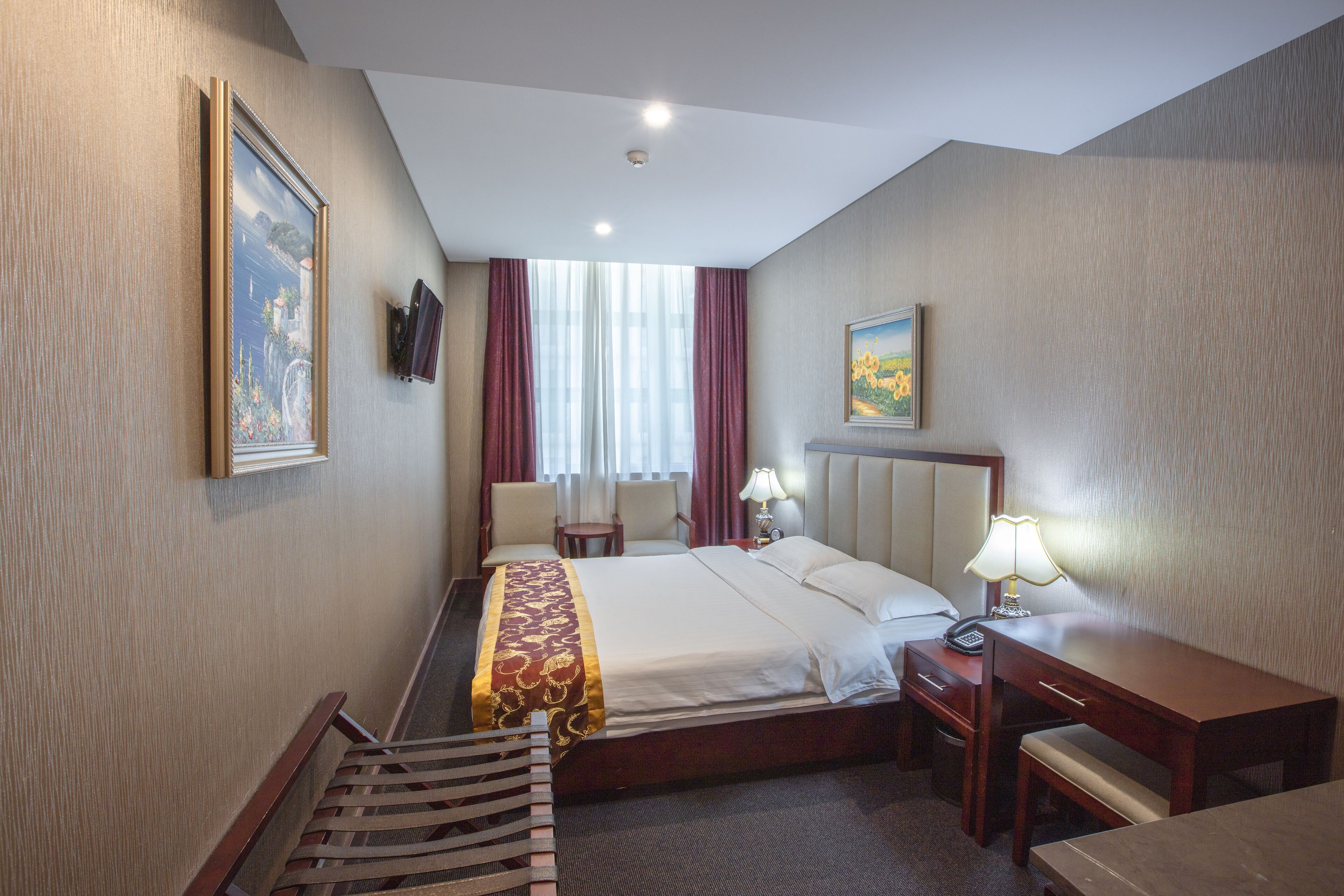 Megaboom City Hotel