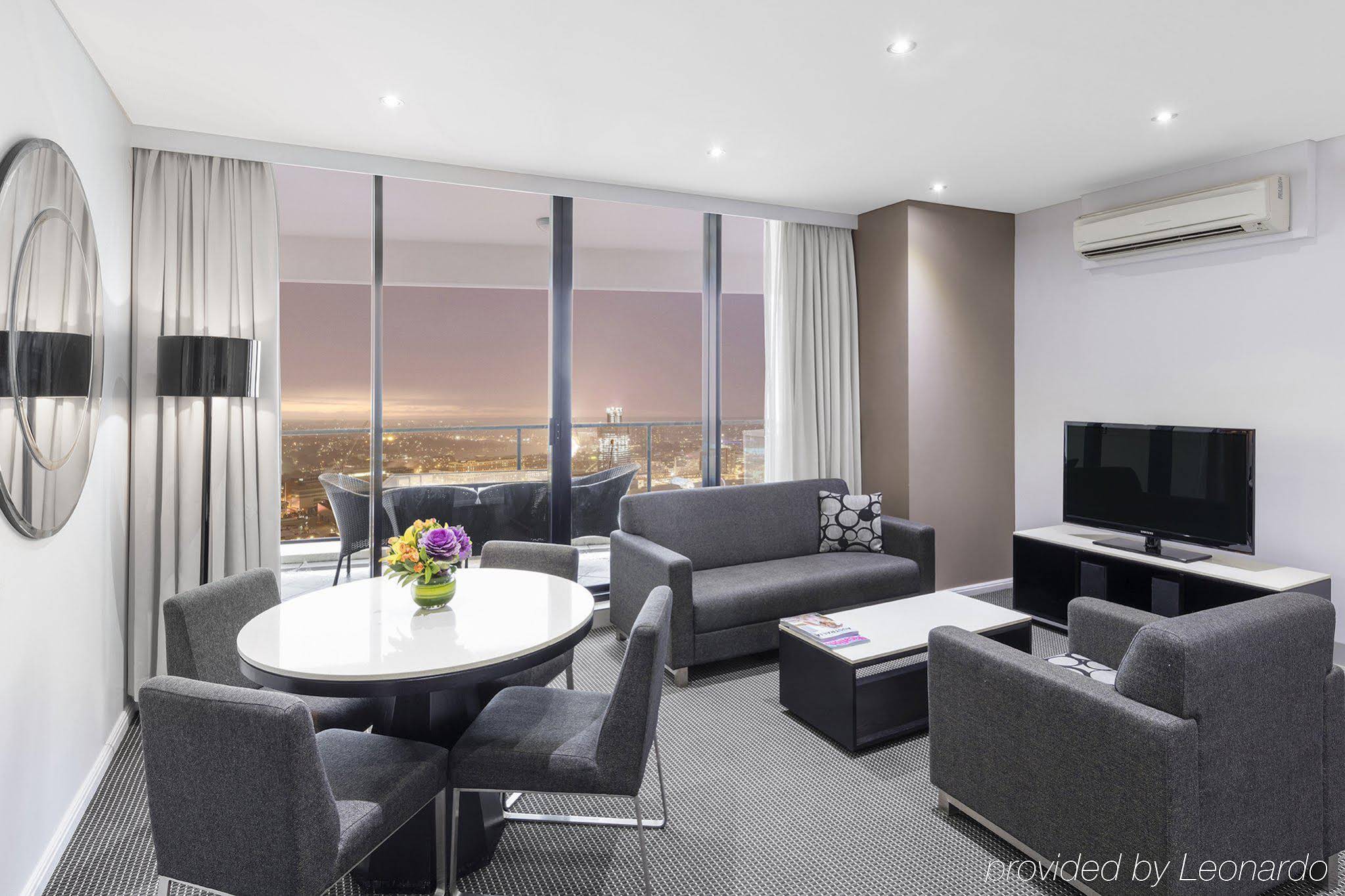 Meriton Suites Kent Street, Sydney