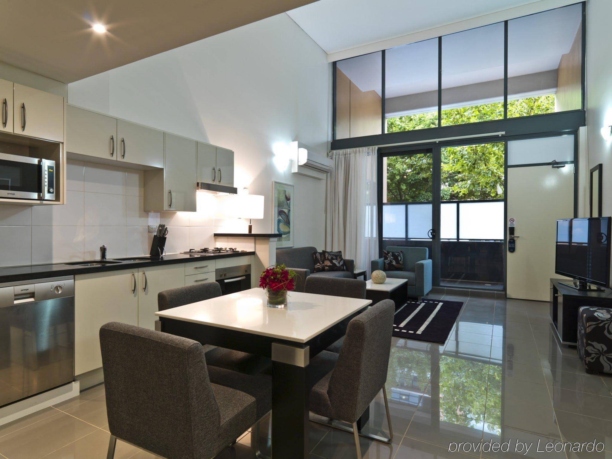 Meriton Suites Waterloo