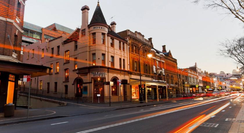 Russell Hotel