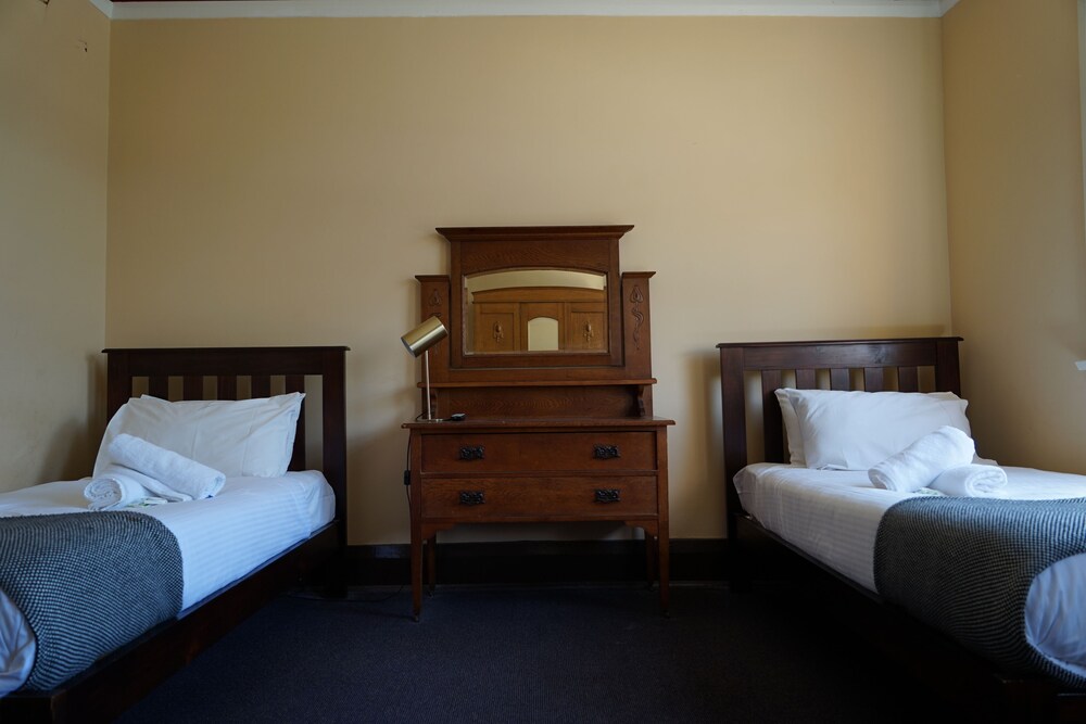 Sir Joseph Banks Hotel