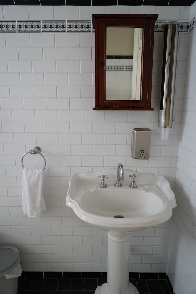 Sir Joseph Banks Hotel