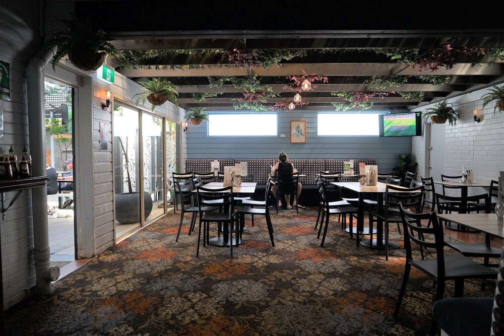 Sir Joseph Banks Hotel