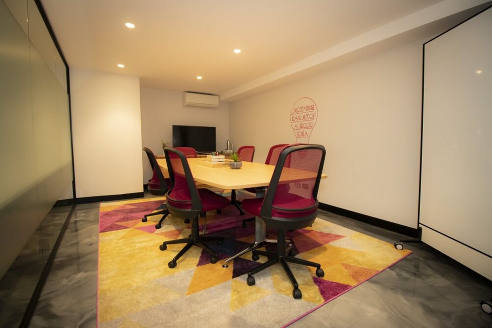 Studio 8 Residences