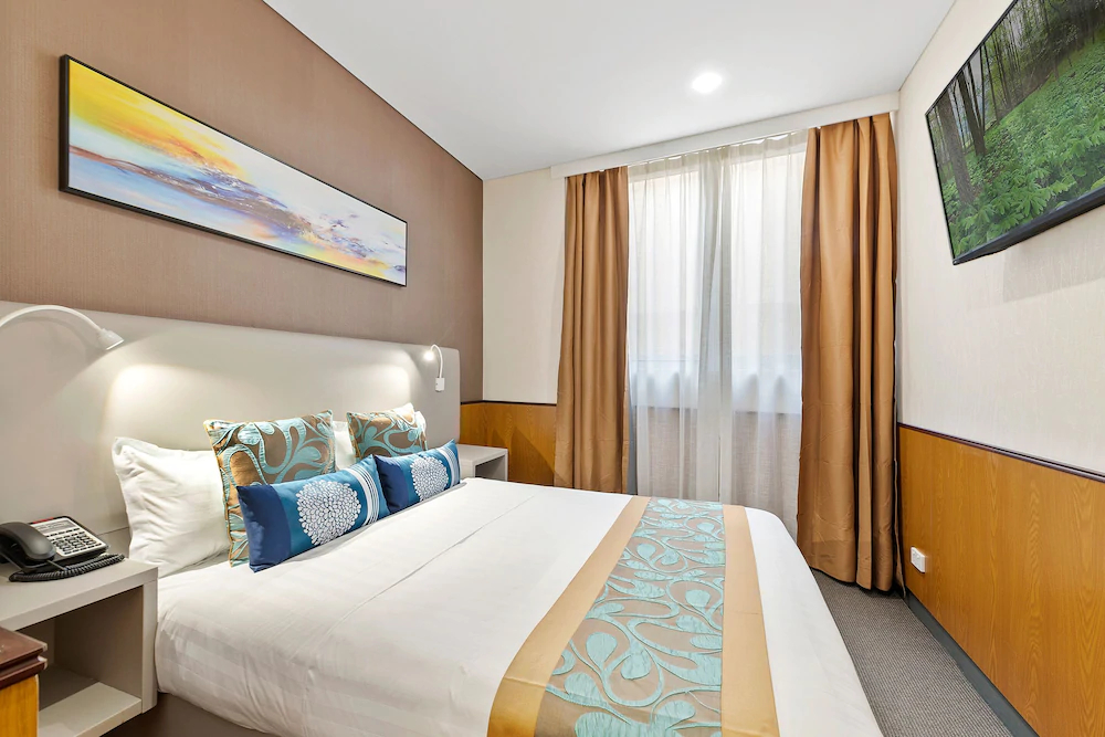 YEHS Hotel Sydney QVB