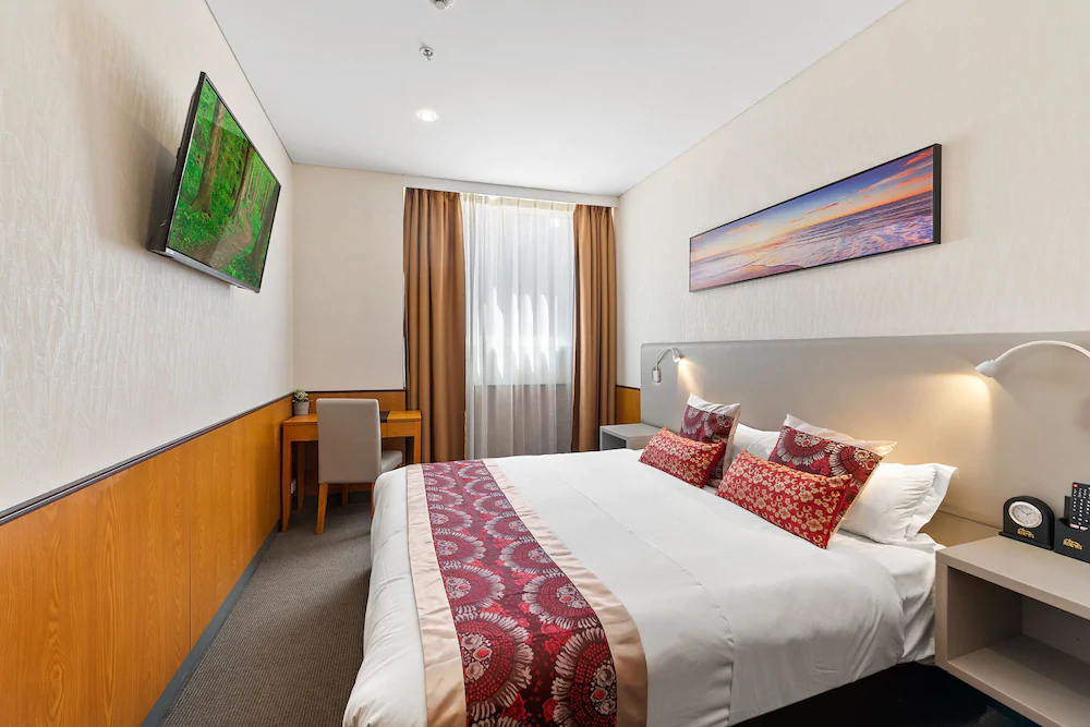 YEHS Hotel Sydney QVB
