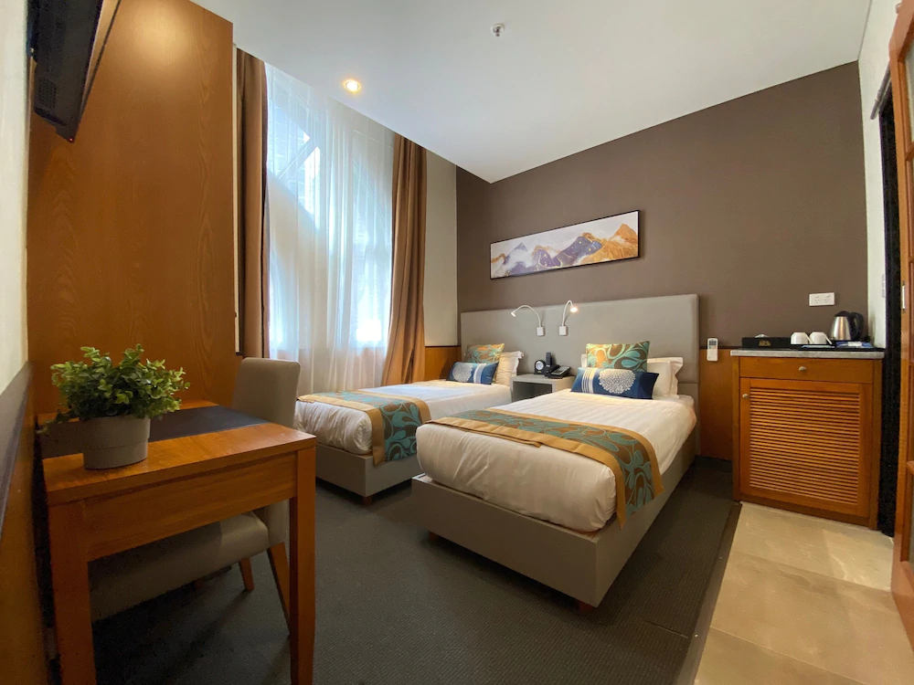 YEHS Hotel Sydney QVB