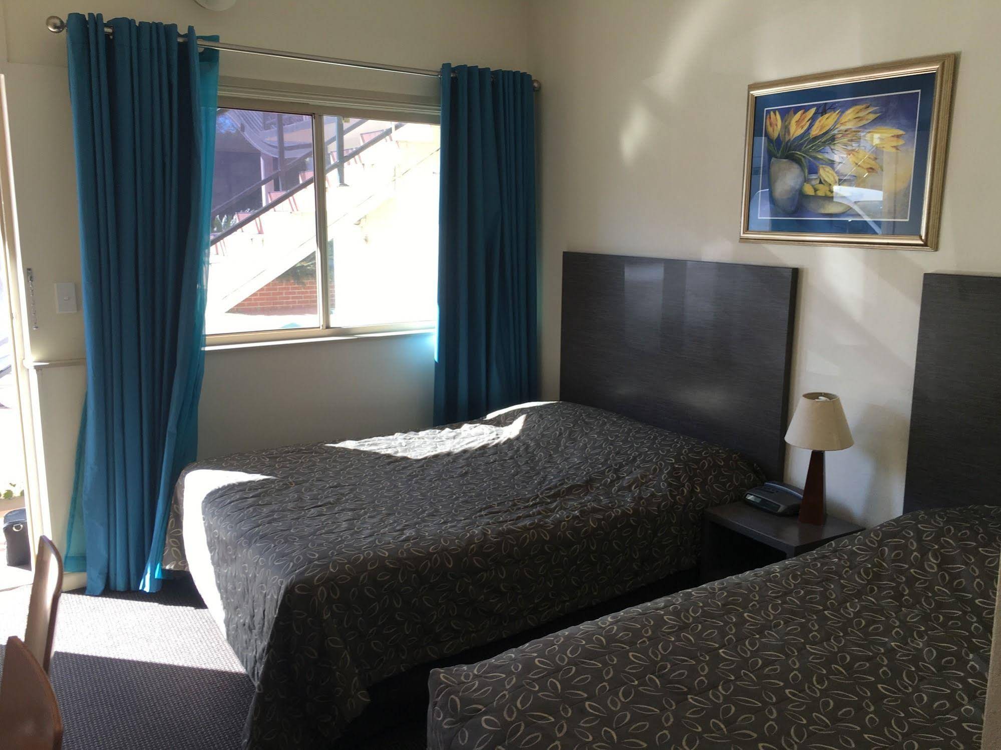 Westside Motor Inn
