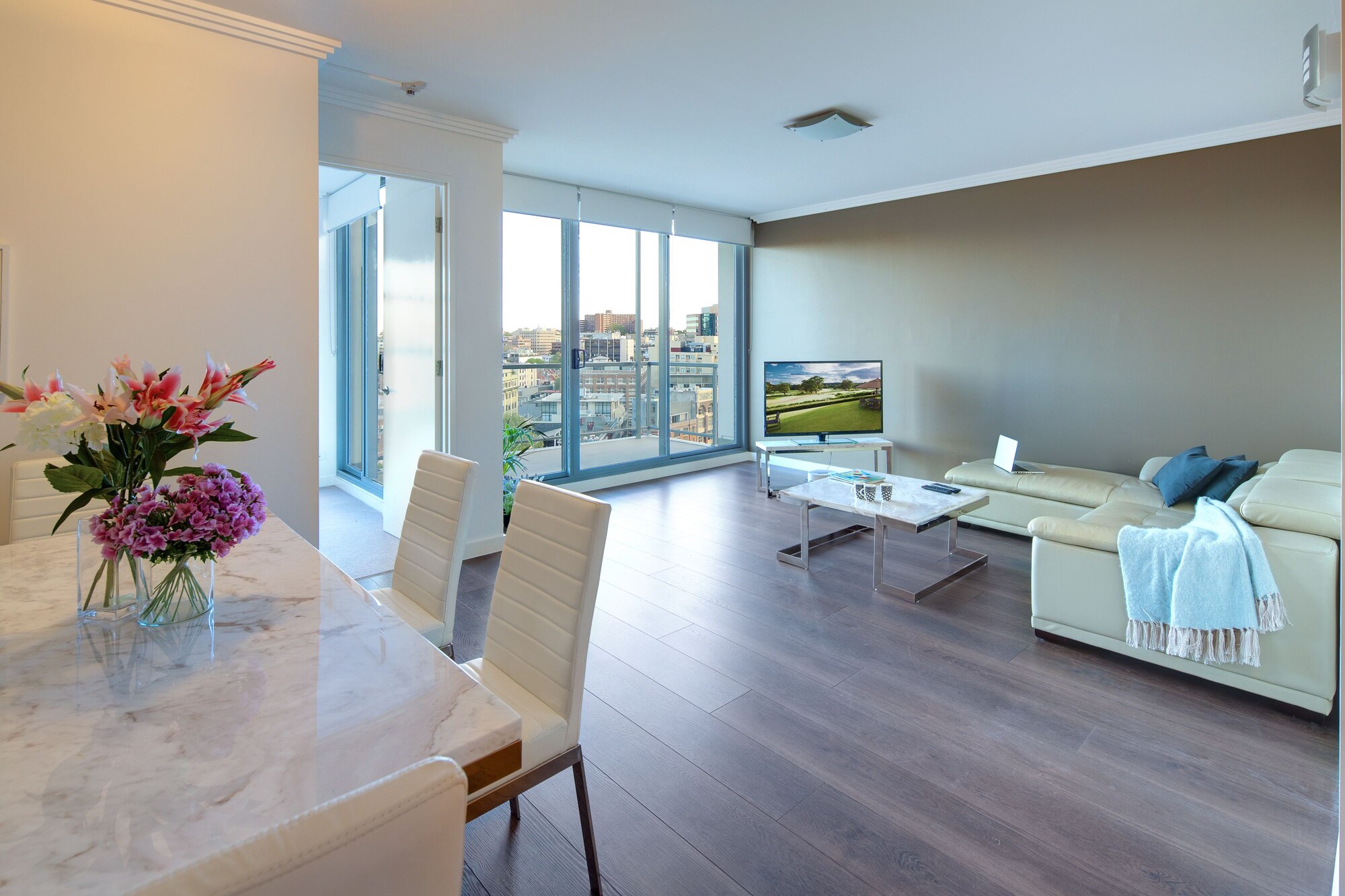 Zara Tower Hotel - Luxury Suites and Apartments