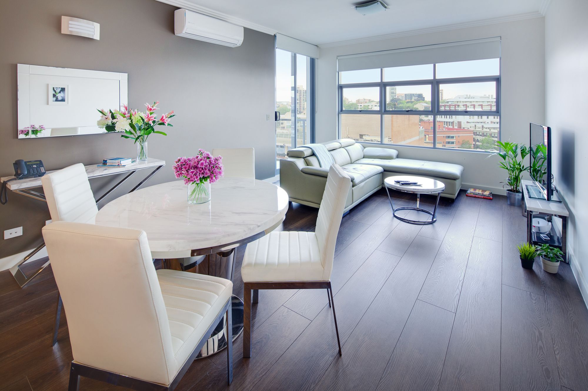 Zara Tower Hotel - Luxury Suites and Apartments