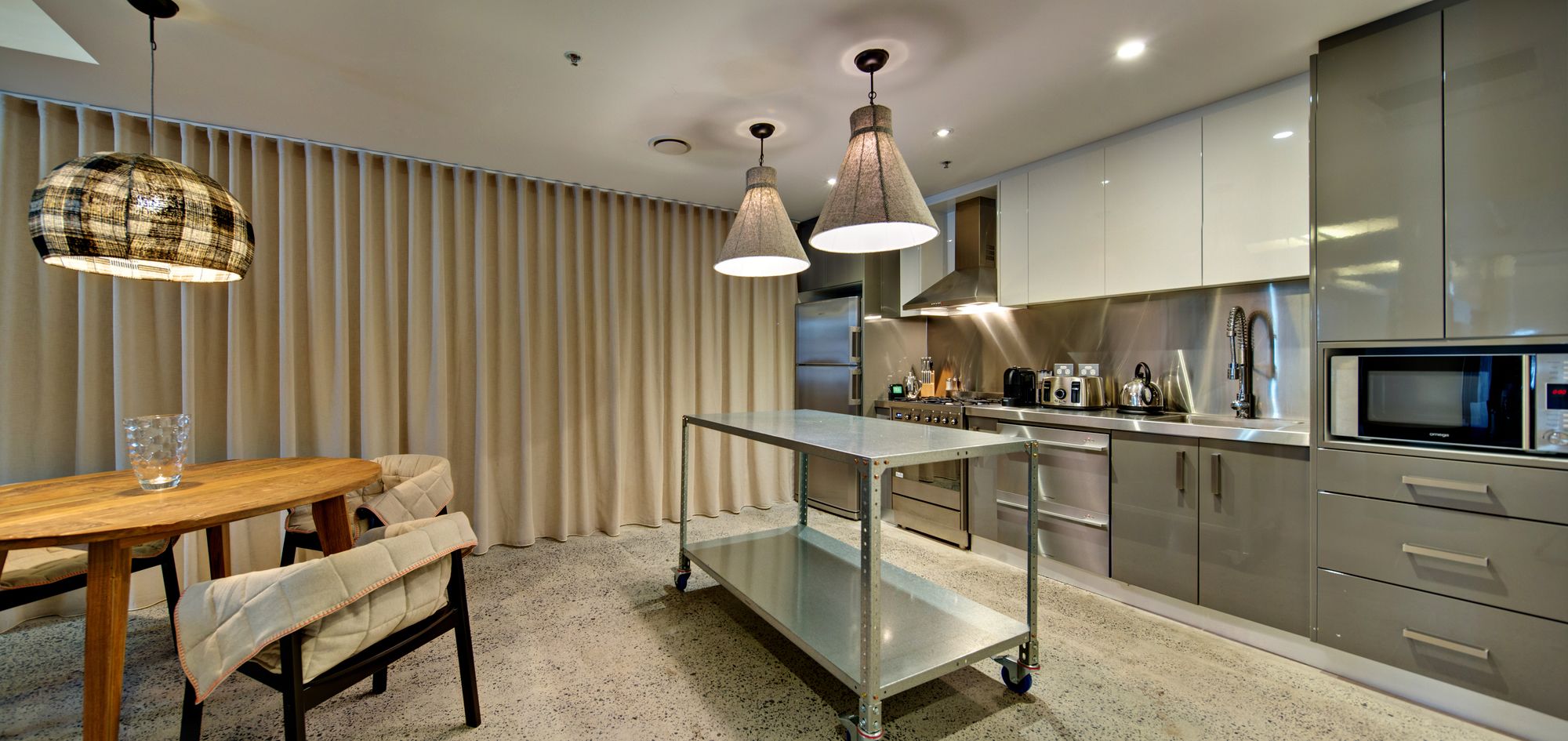 Zara Tower Hotel - Luxury Suites and Apartments