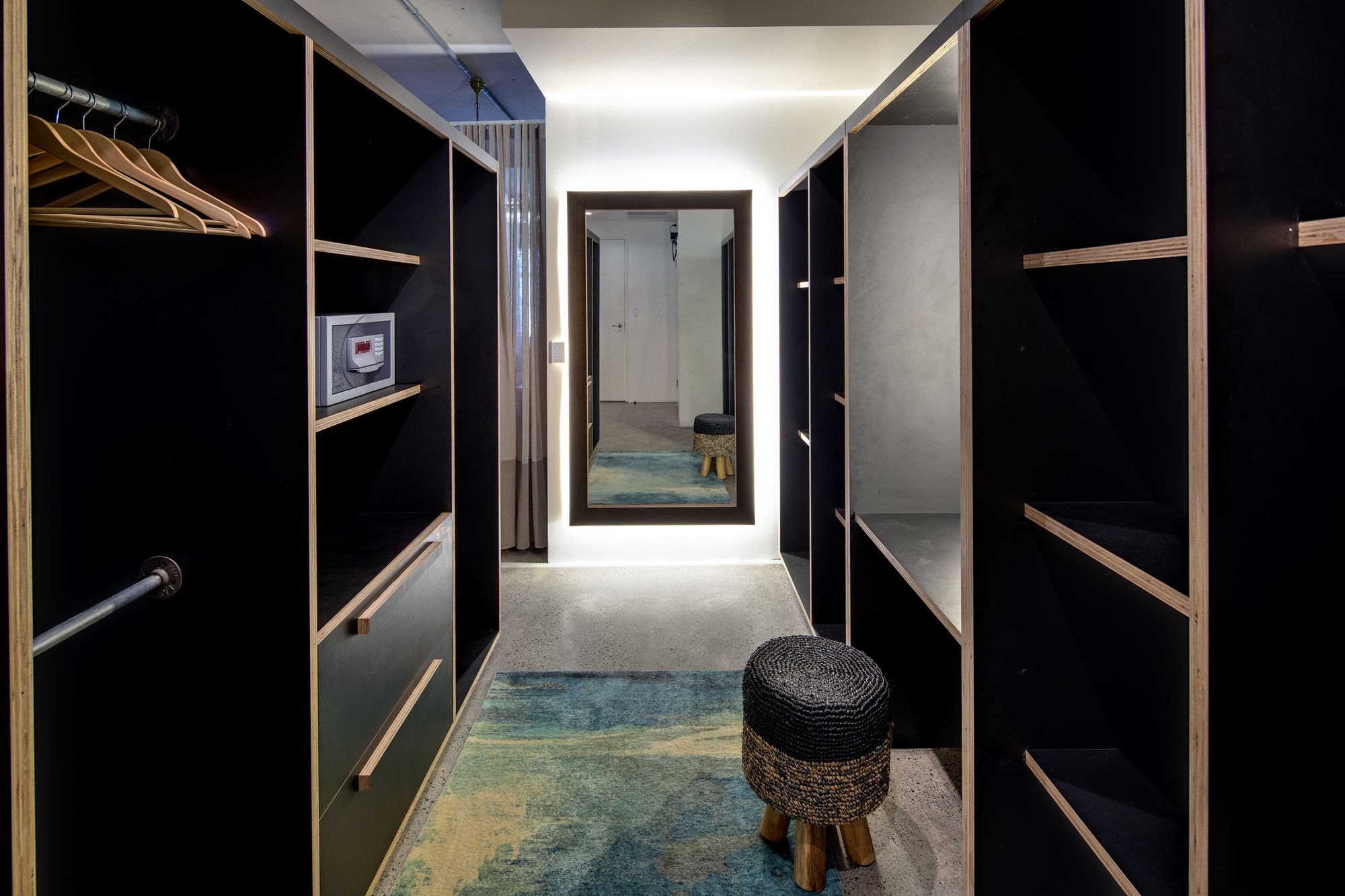 Zara Tower Hotel - Luxury Suites and Apartments