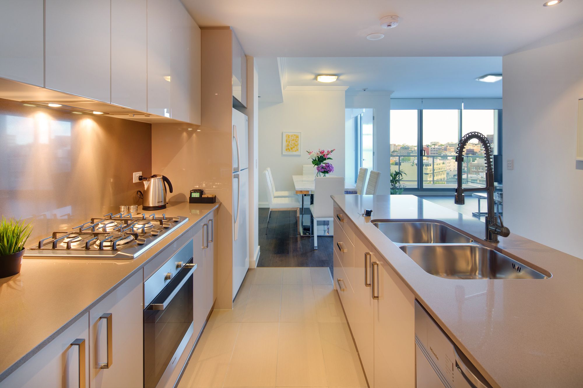 Zara Tower Hotel - Luxury Suites and Apartments