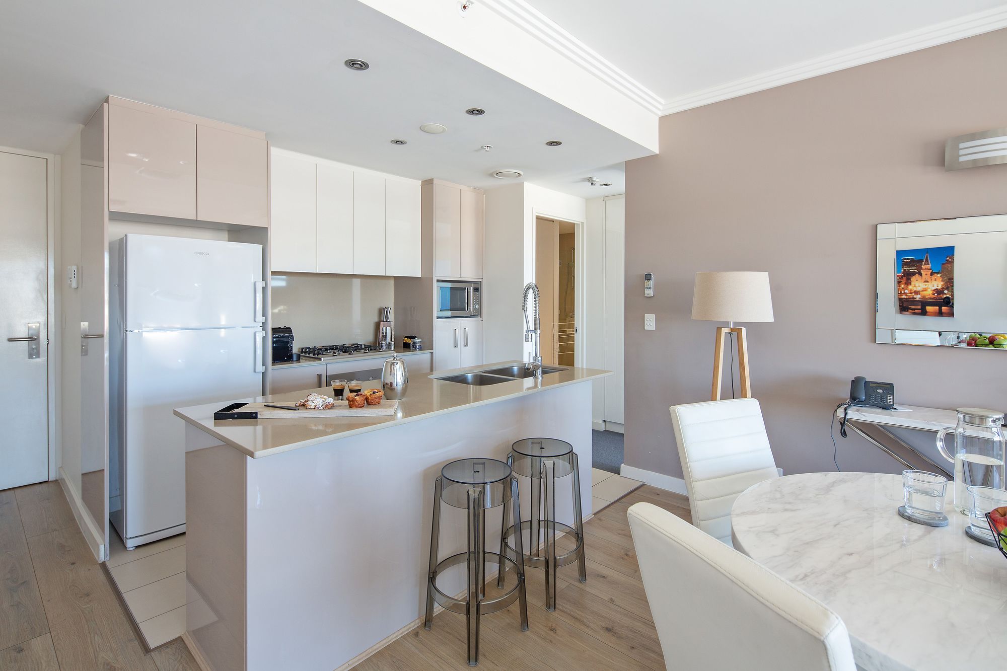 Zara Tower Hotel - Luxury Suites and Apartments