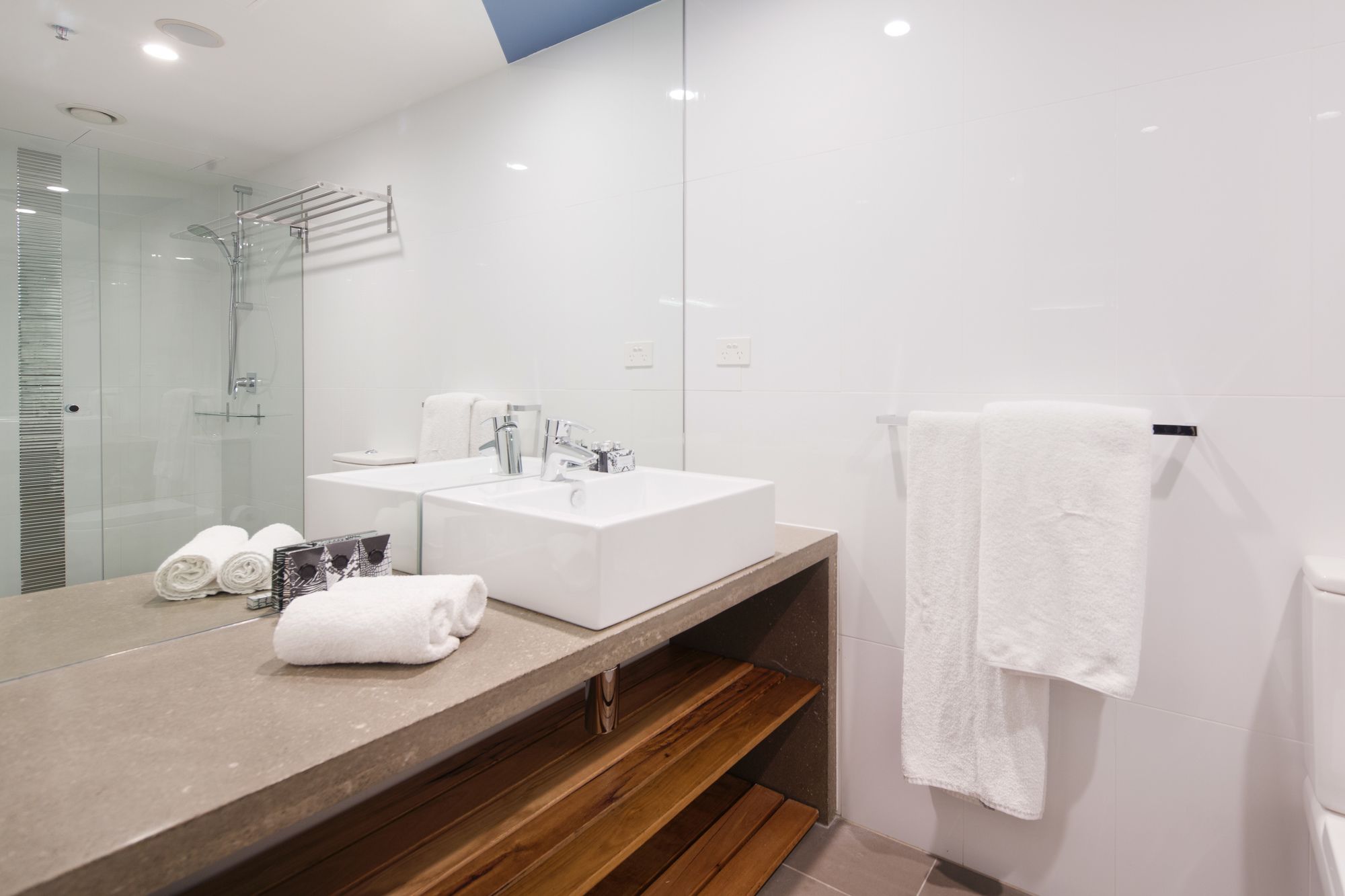 Zara Tower Hotel - Luxury Suites and Apartments