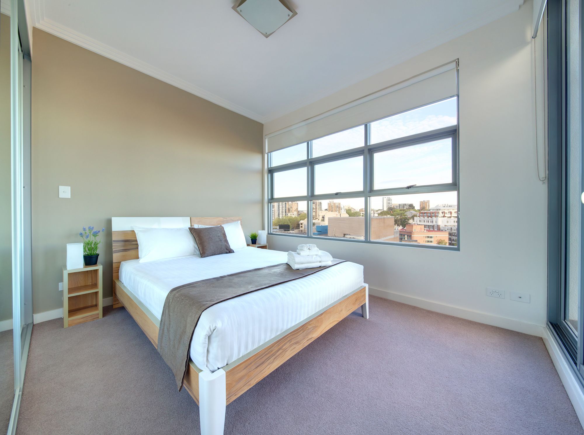 Zara Tower Hotel - Luxury Suites and Apartments