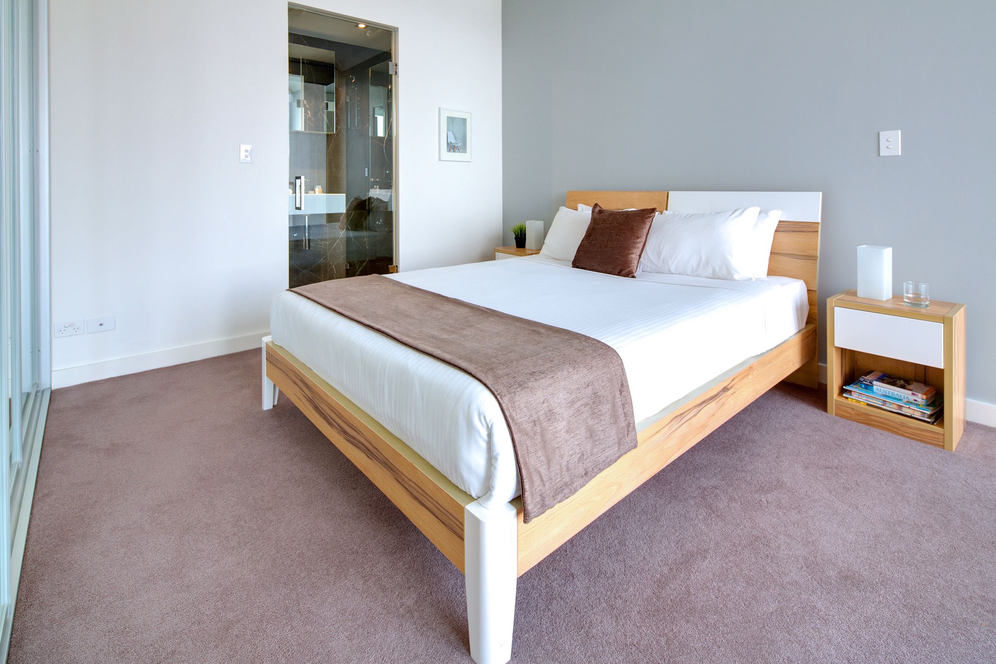Zara Tower Hotel - Luxury Suites and Apartments