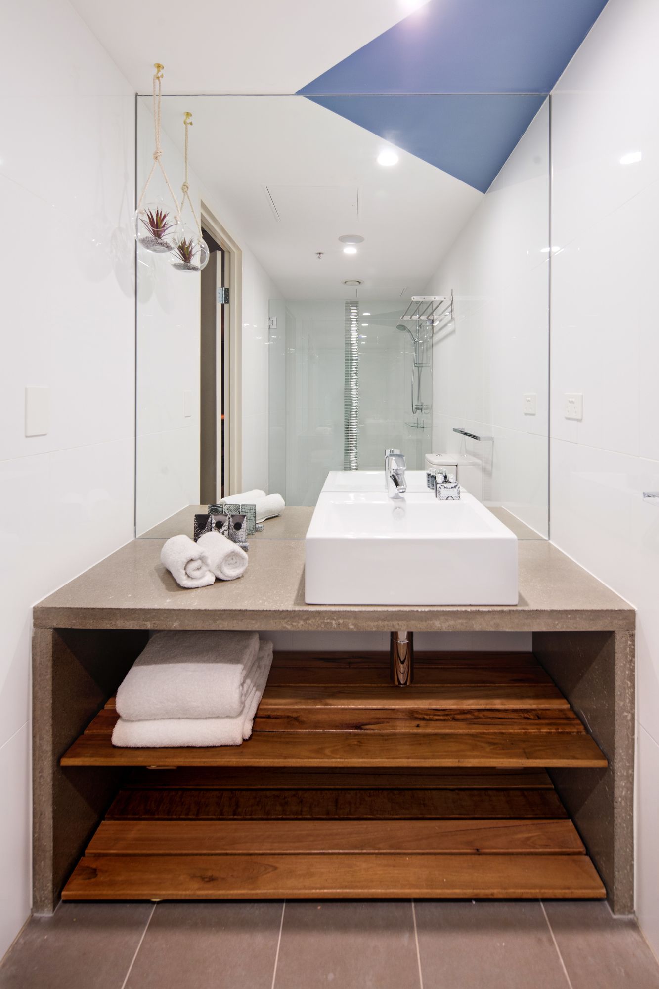 Zara Tower Hotel - Luxury Suites and Apartments