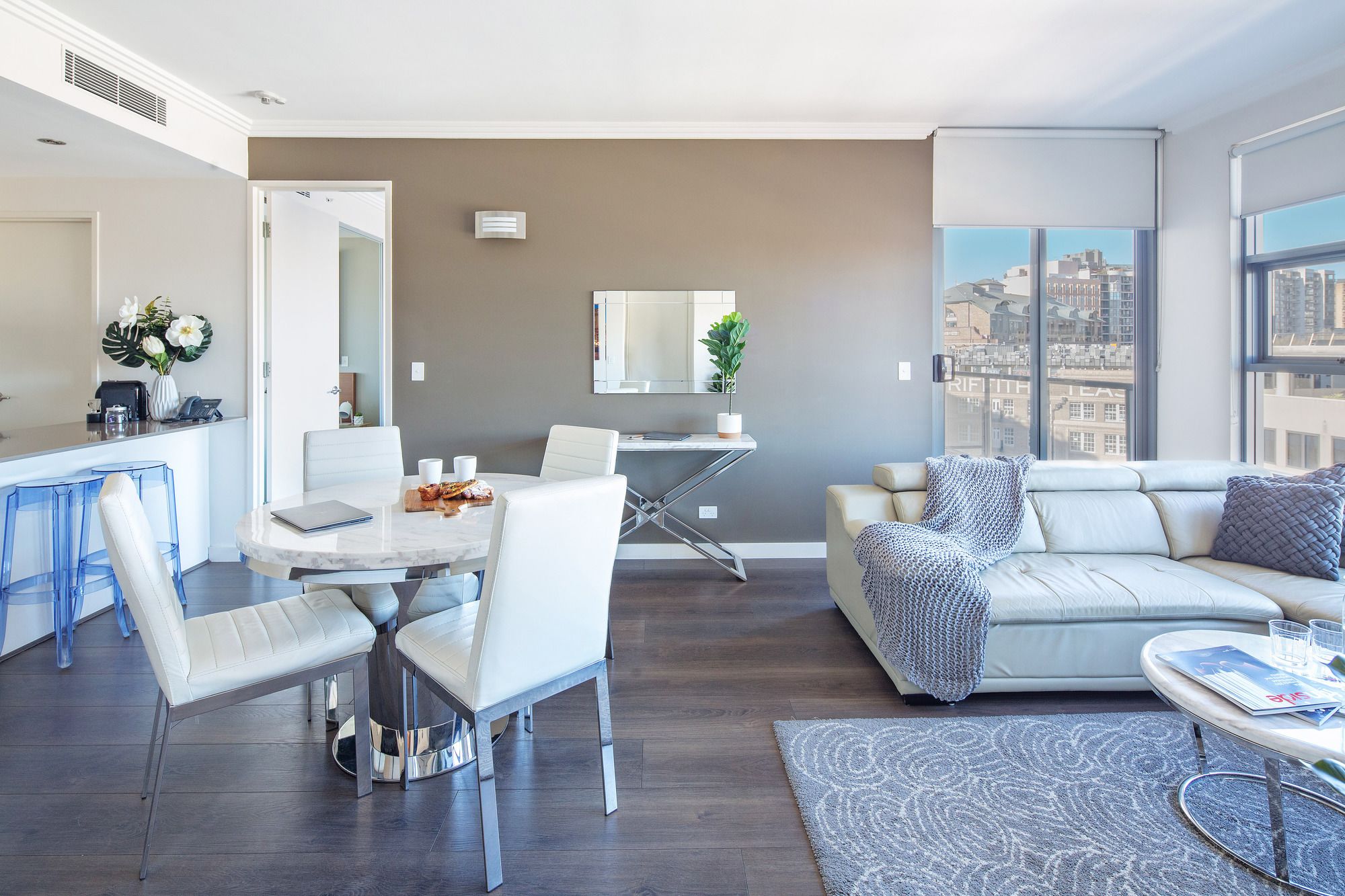 Zara Tower Hotel - Luxury Suites and Apartments