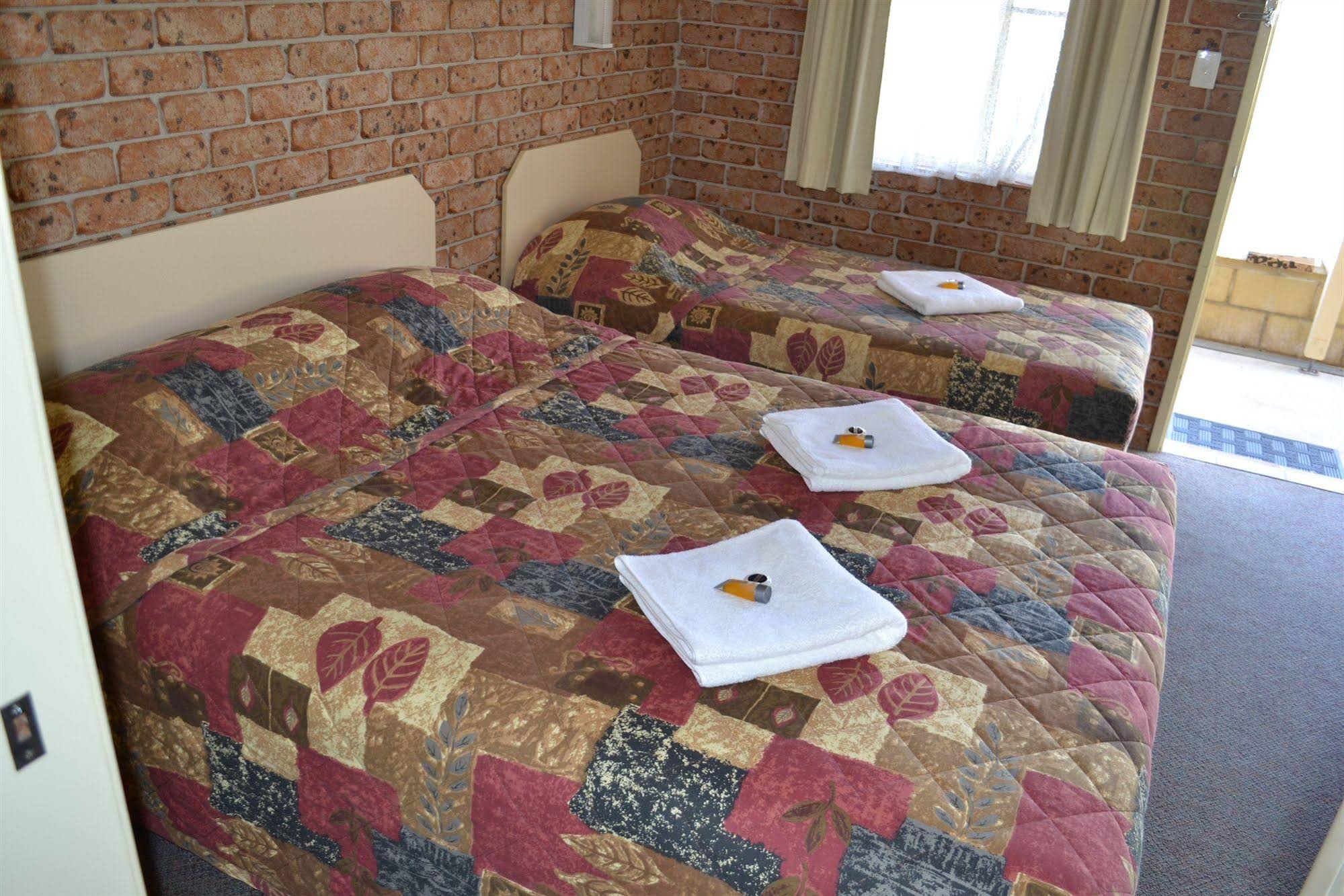 Motel 359