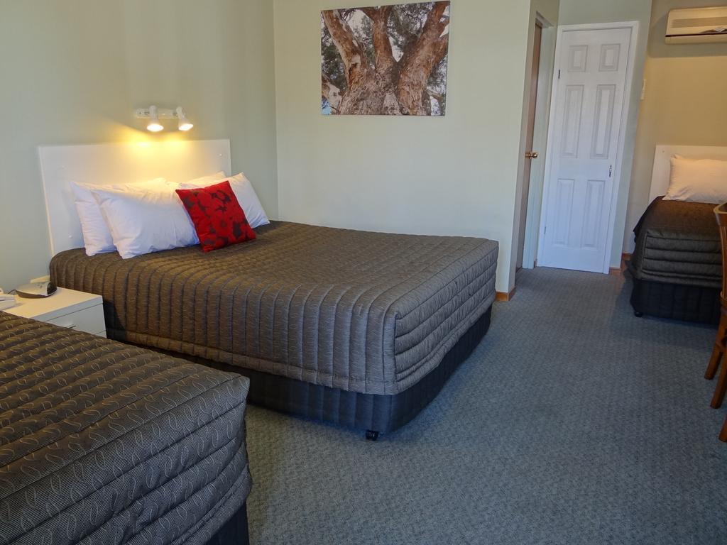 Roydons Motor Inn